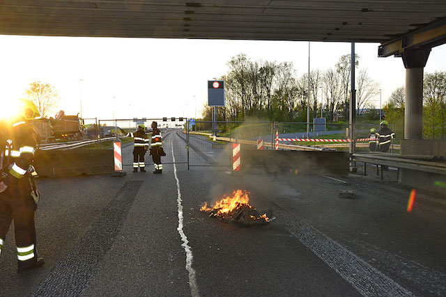 2017/85/20170423-20u27 GB 001 Buitenbrand Amsterdamse Baan.jpg